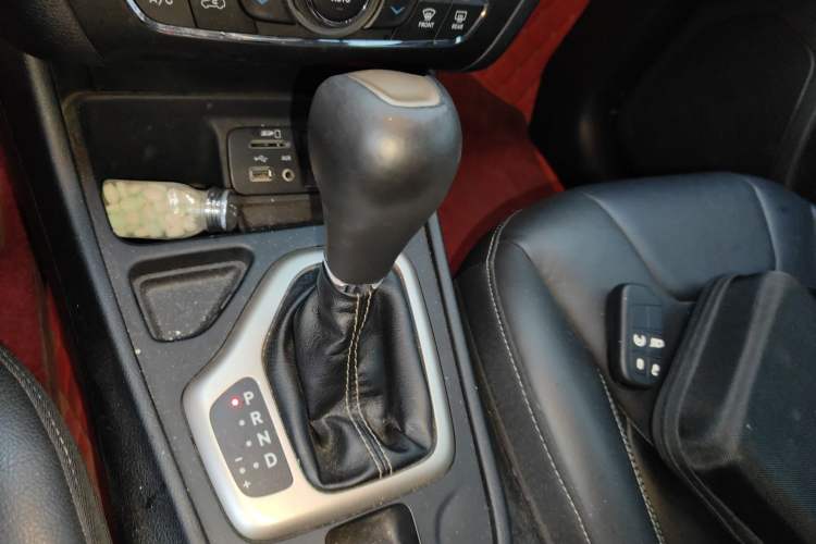 Used Jeep Cherokee 2017 2.0L Superior Edition Gear Lever