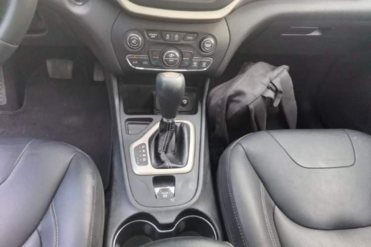 Used Jeep Cherokee 2017 2.0L Superior Edition Gear Lever