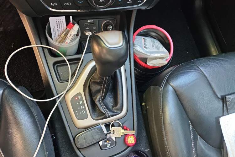 Used Jeep Cherokee 2017 2.0L Superior Edition Gear Lever