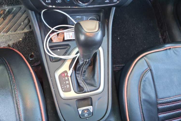 Used Jeep Cherokee 2017 2.4L Leading Edition Gear Lever