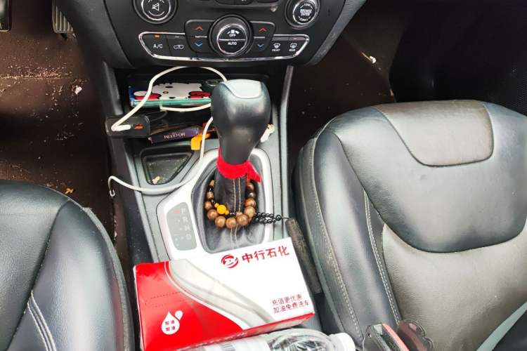 Used Jeep Cherokee 2017 2.0L Superior Edition Gear Lever