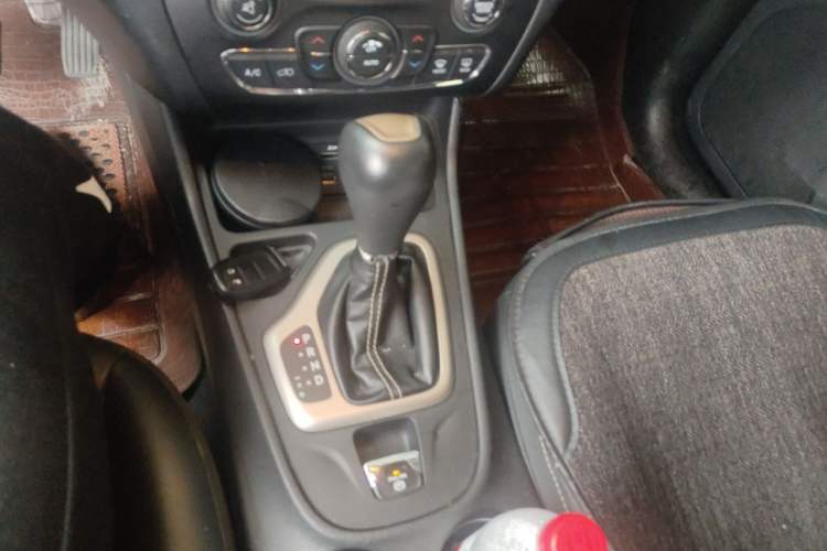 Used Jeep Cherokee 2017 2.4L Leading Smart Edition Gear Lever
