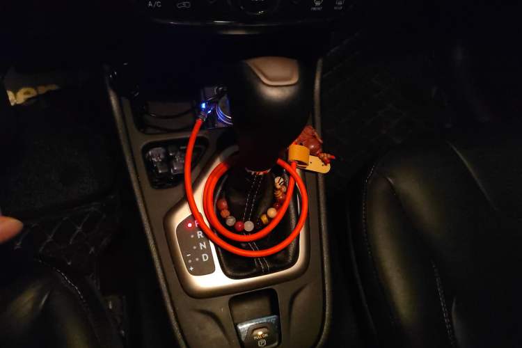 Used Jeep Cherokee 2017 2.4L Leading Edition Gear Lever