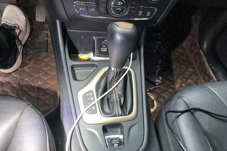Used Jeep Cherokee 2017 2.0L Superior Edition Gear Lever