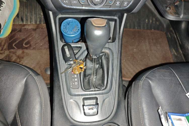 Used Jeep Cherokee 2017 2.4L Leading Edition Gear Lever