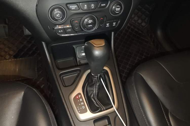 Used Jeep Cherokee 2017 2.0L Superior Edition Gear Lever