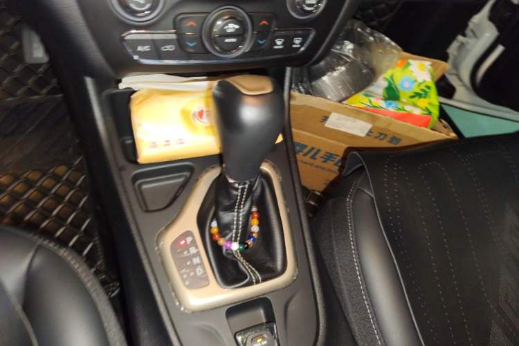 Used Jeep Cherokee 2017 2.4L Leading Edition Gear Lever