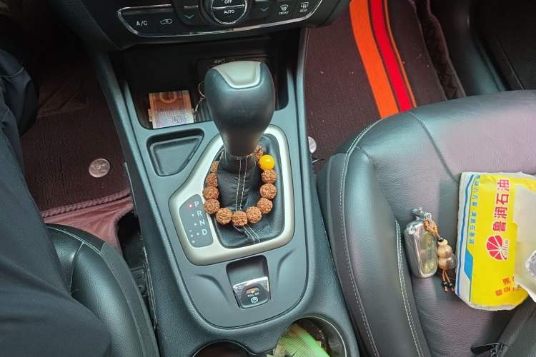 Used Jeep Cherokee 2017 2.0L Superior Edition Gear Lever