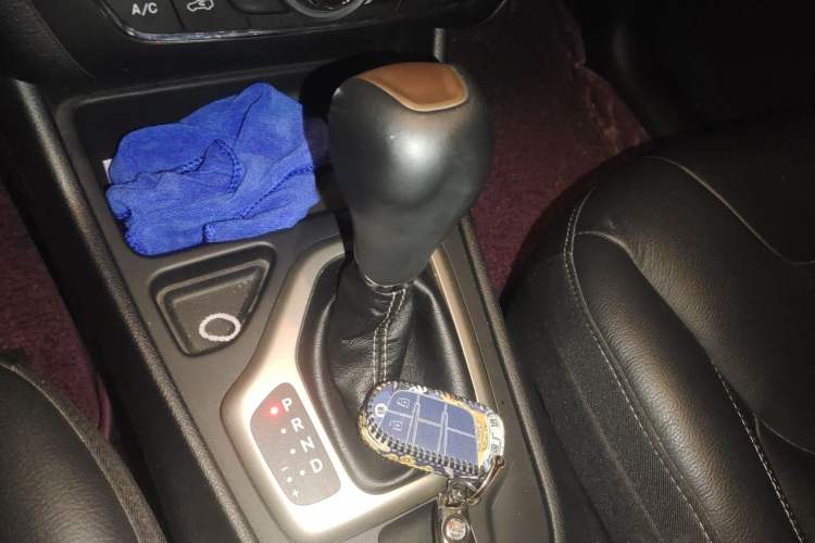 Used Jeep Cherokee 2017 2.0L Superior Edition Gear Lever