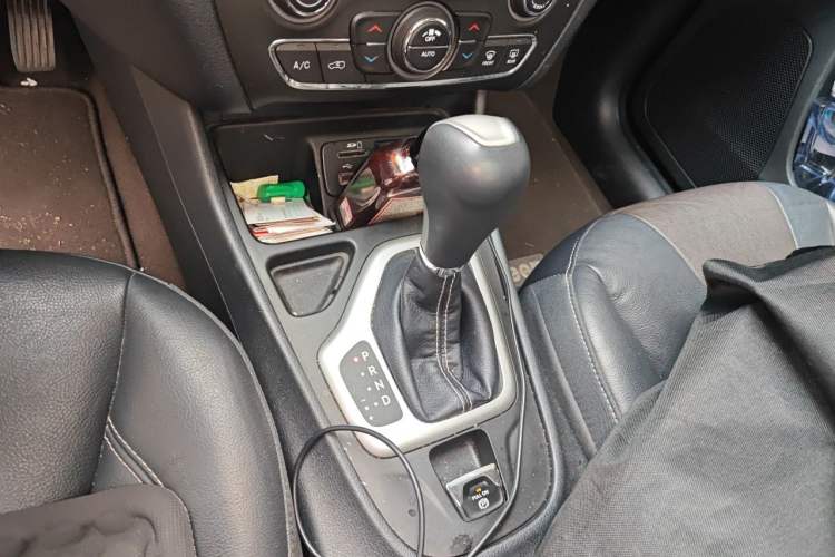 Used Jeep Cherokee 2017 2.0L Superior Edition Gear Lever