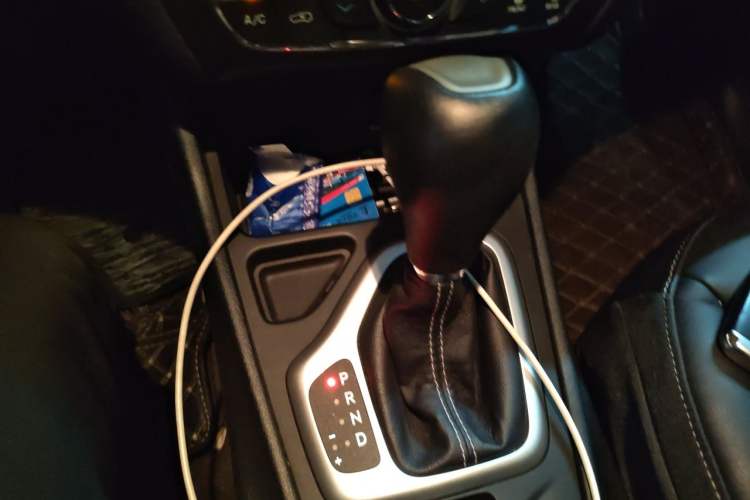 Used Jeep Cherokee 2017 2.4L Leading Edition Gear Lever