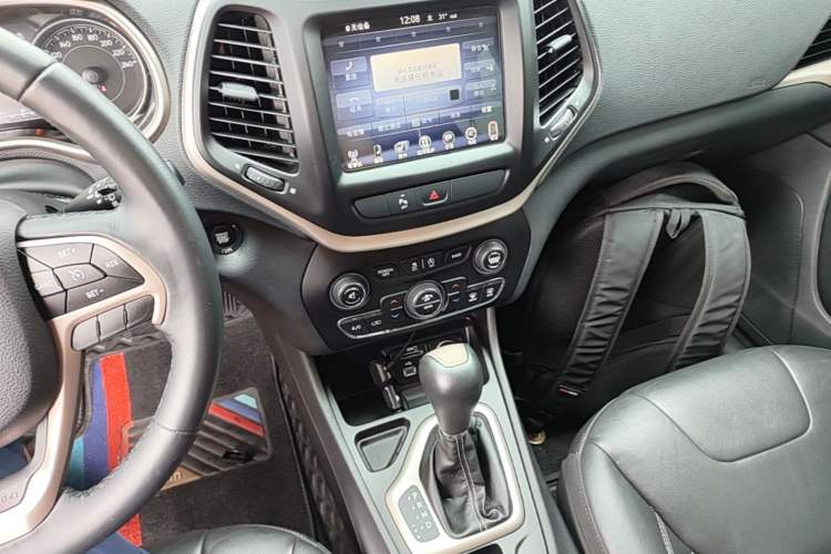 Used Jeep Cherokee 2017 2.0L Superior Edition Gear Lever