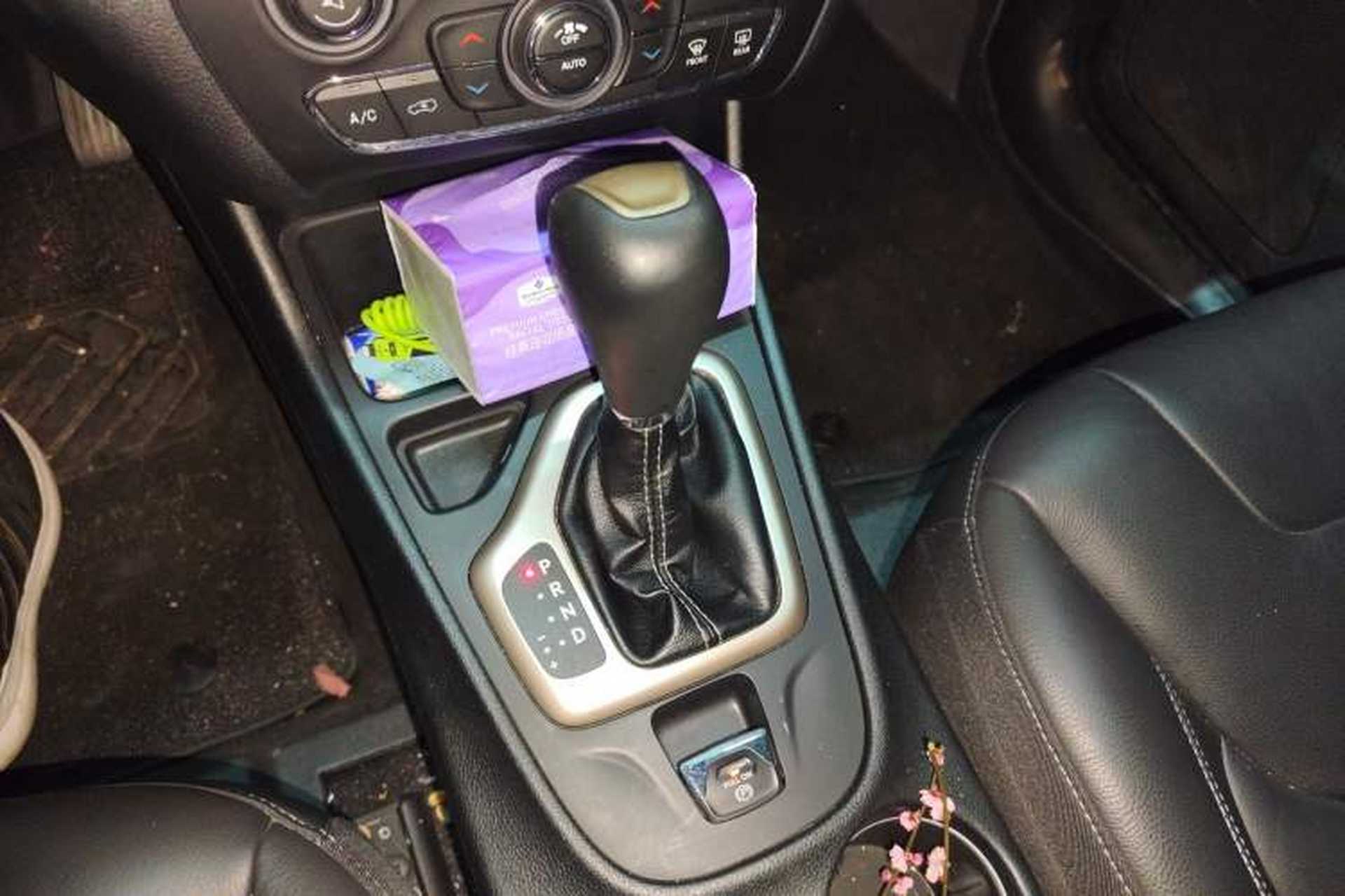 Used Jeep Cherokee 2017 2.0L Superior Edition Gear Lever