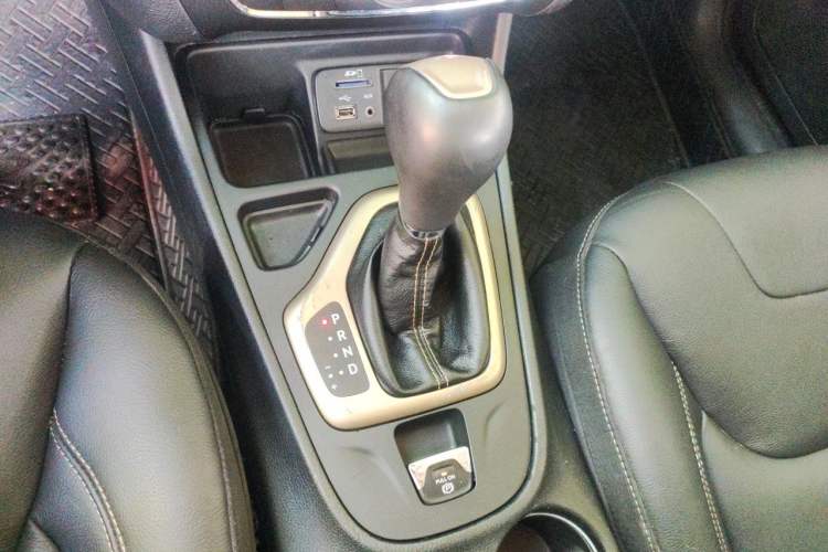 Used Jeep Cherokee 2017 2.0L Superior Edition Gear Lever