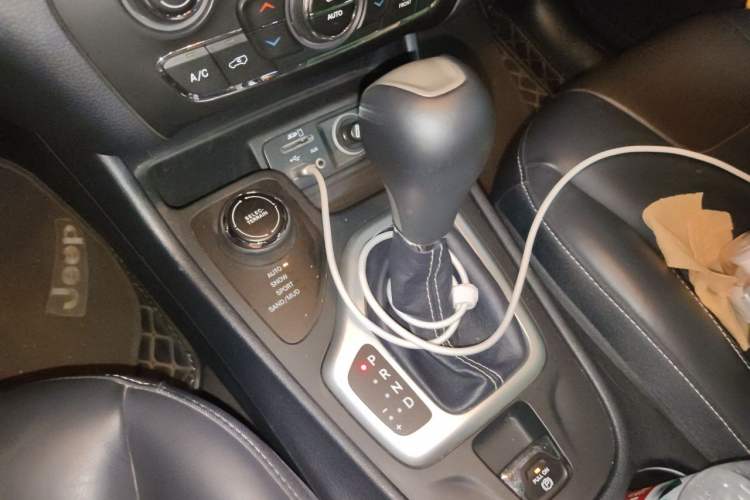 Used Jeep Cherokee 2017 2.4L Professional Smart Edition Gear Lever