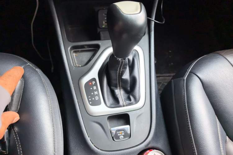 Used Jeep Cherokee 2017 2.4L Leading Edition Gear Lever
