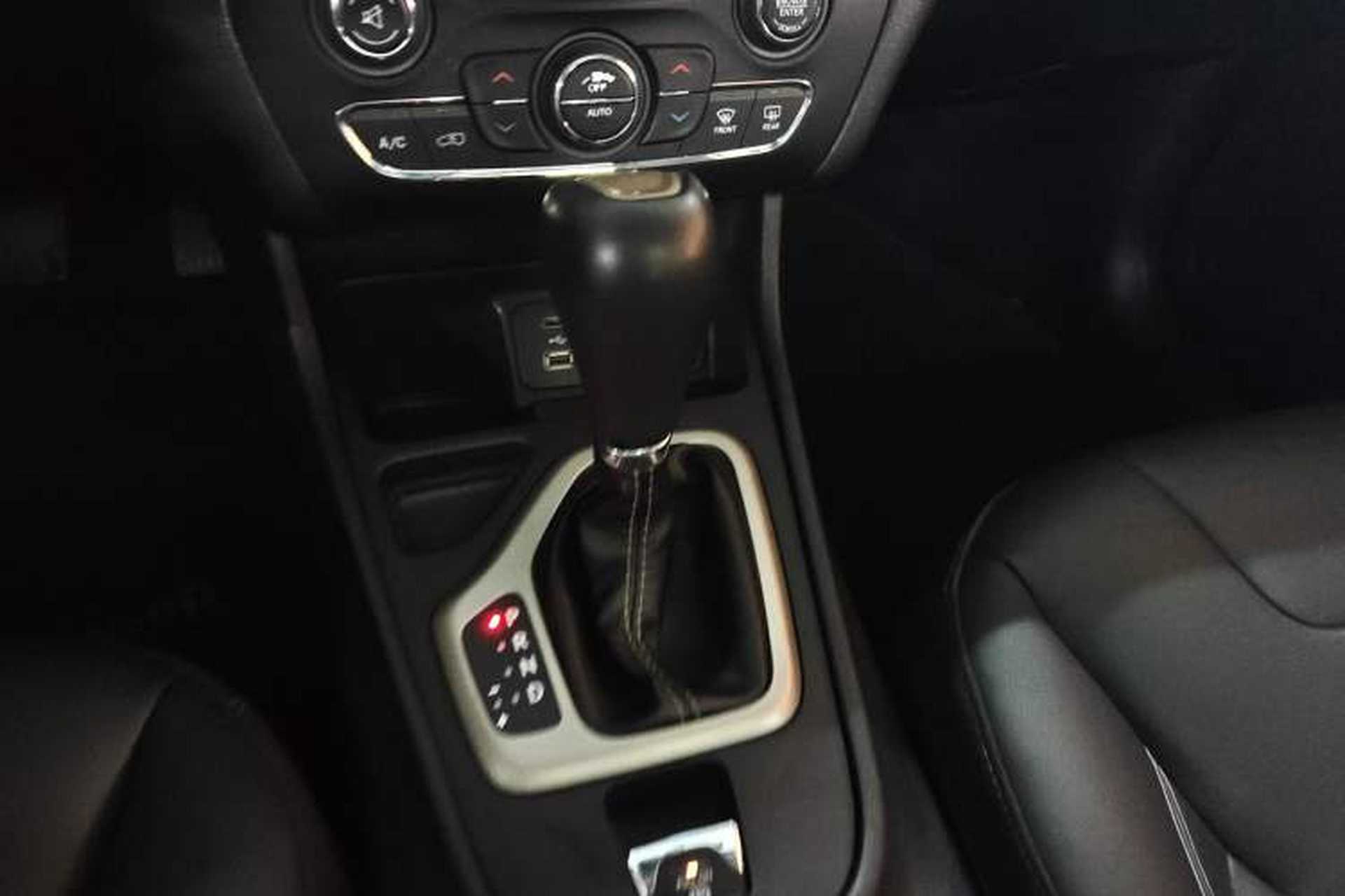 Used Jeep Cherokee 2017 2.0L Superior Edition Gear Lever