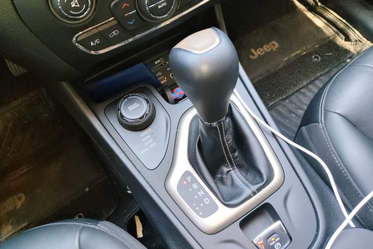 Used Jeep Cherokee 2017 2.4L Professional Smart Edition Gear Lever