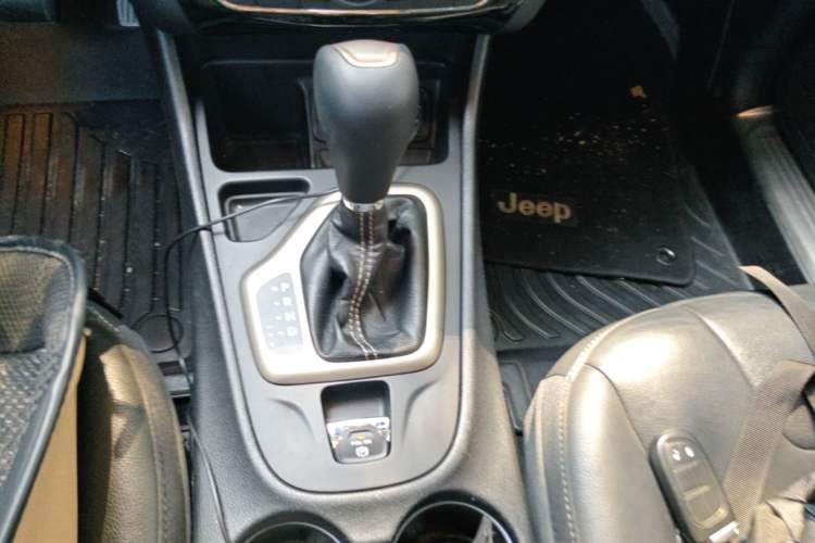 Used Jeep Cherokee 2017 2.0L Superior Edition Gear Lever