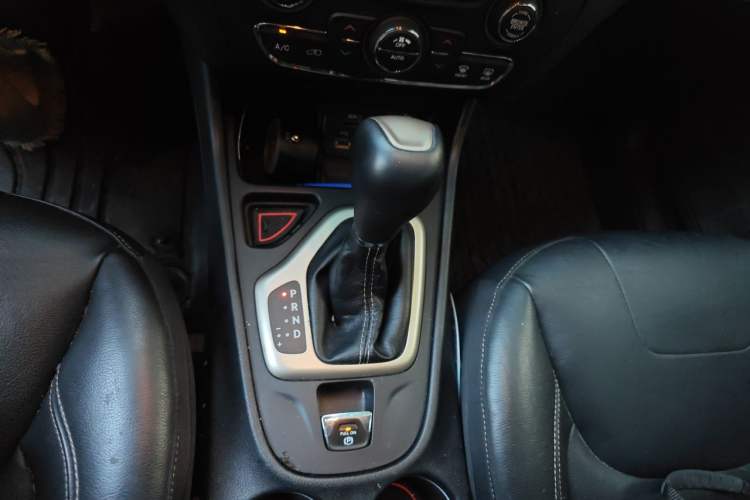 Used Jeep Cherokee 2017 2.4L Leading Smart Edition Gear Lever