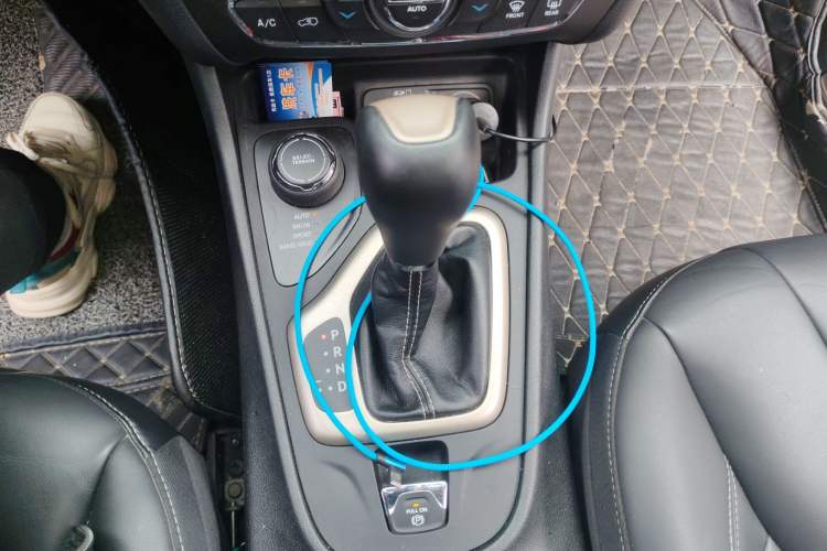 Used Jeep Cherokee 2017 2.4L Professional Smart Edition Gear Lever