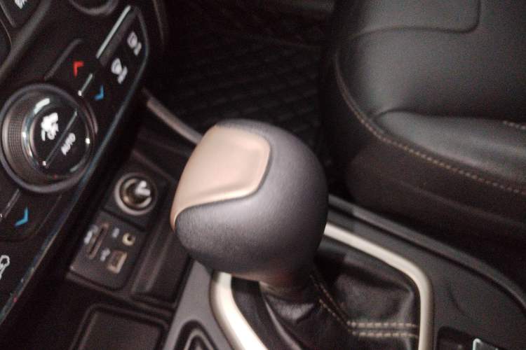 Used Jeep Cherokee 2017 2.0L Superior Edition Gear Lever