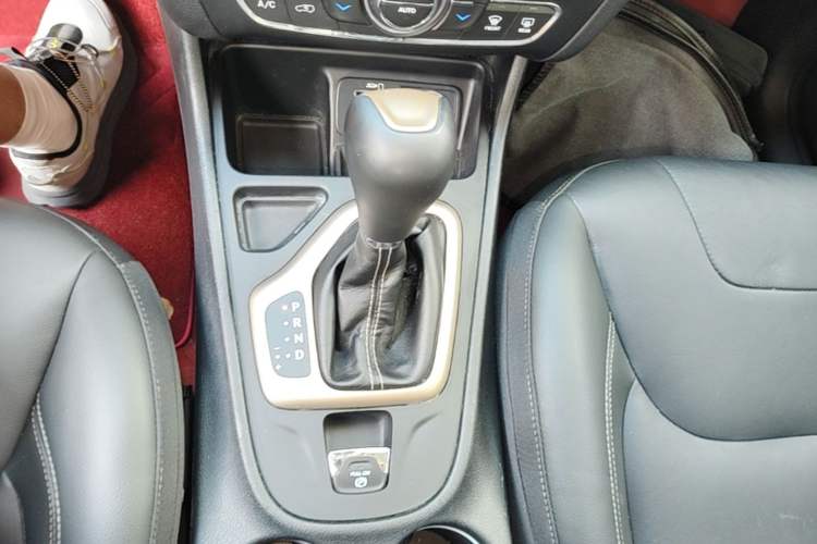 Used Jeep Cherokee 2017 2.0L Superior Edition Gear Lever