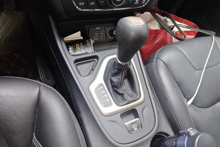 Used Jeep Cherokee 2017 2.0L Superior Edition Gear Lever