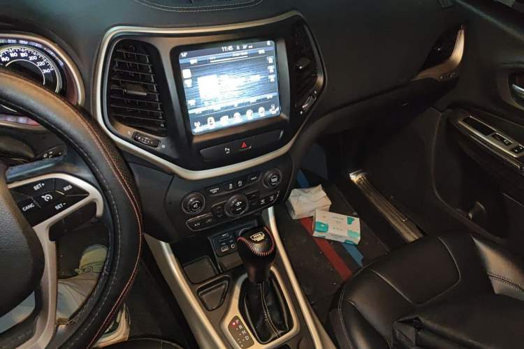 Used Jeep Cherokee 2017 2.0L Superior Edition Gear Lever