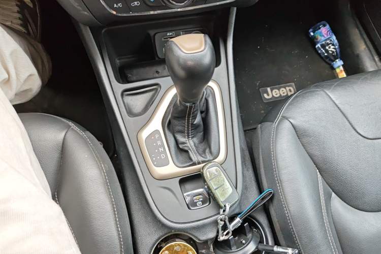 Used Jeep Cherokee 2017 2.0L Superior Edition Gear Lever