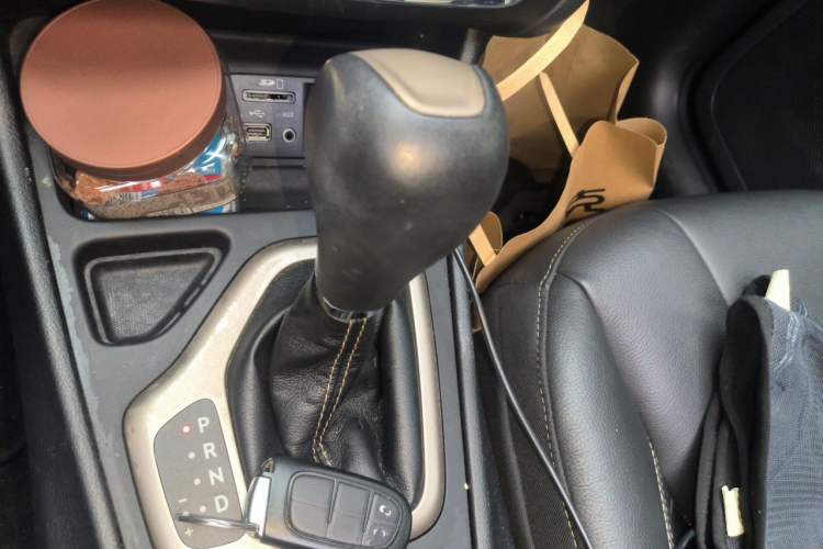 Used Jeep Cherokee 2017 2.0L Superior Edition Gear Lever