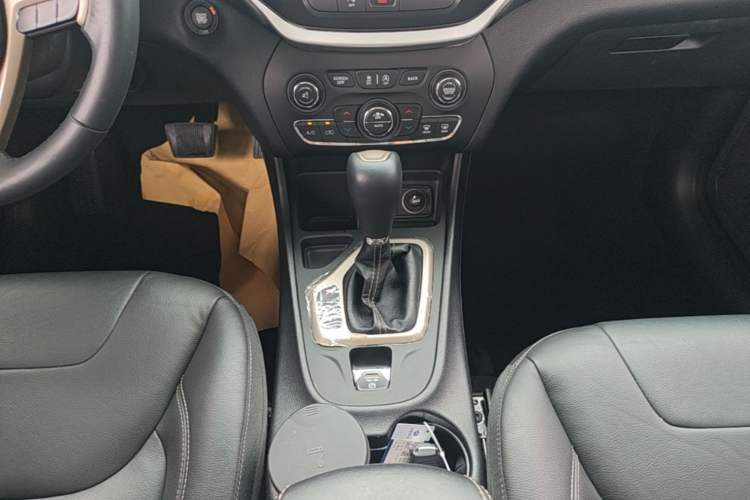 Used Jeep Cherokee 2017 2.0L Superior Edition Gear Lever