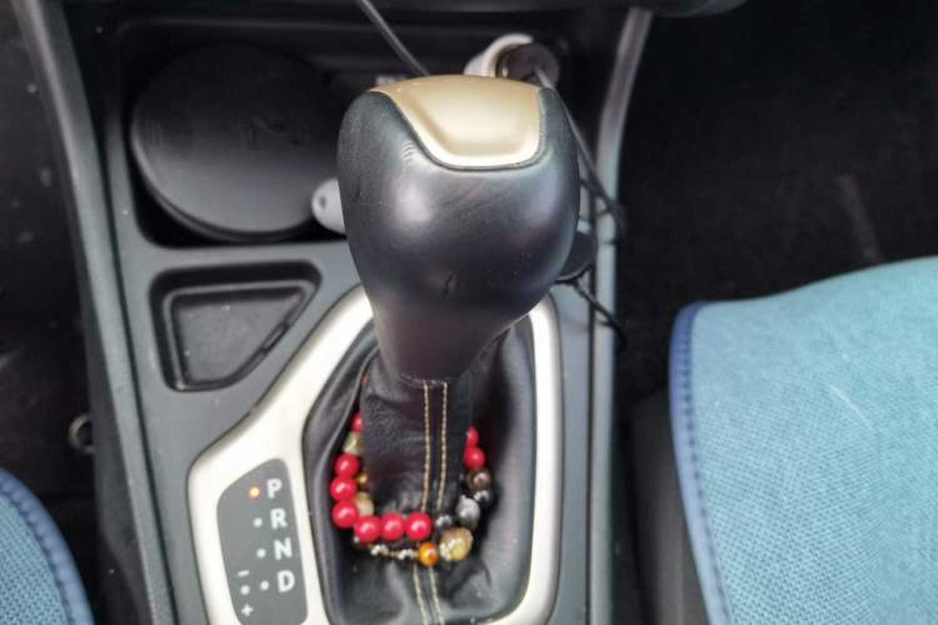 Used Jeep Cherokee 2017 2.0L Superior Edition Gear Lever