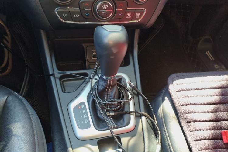 Used Jeep Cherokee 2017 2.4L Leading Edition Gear Lever