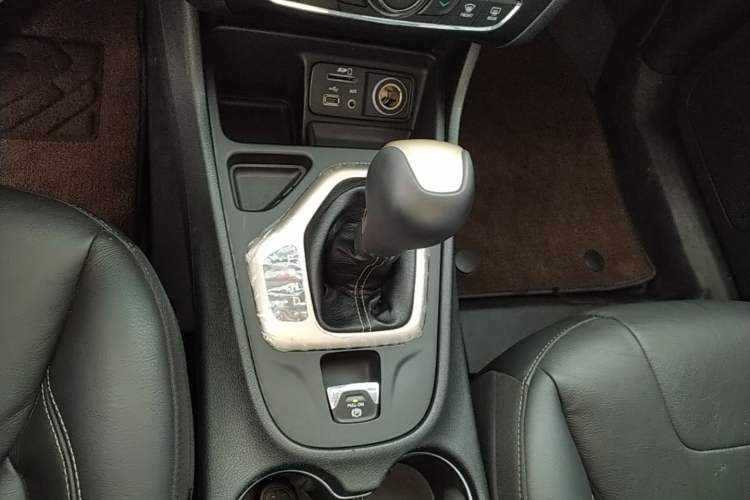 Used Jeep Cherokee 2017 2.0L Superior Edition Gear Lever