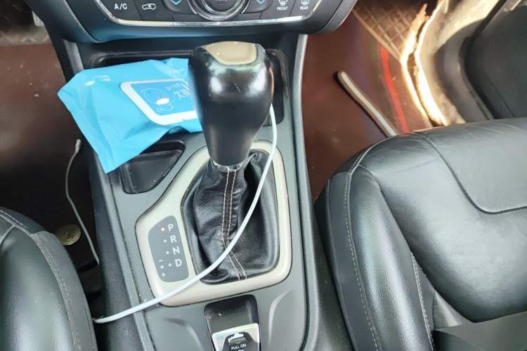 Used Jeep Cherokee 2017 2.0L Superior Edition Gear Lever
