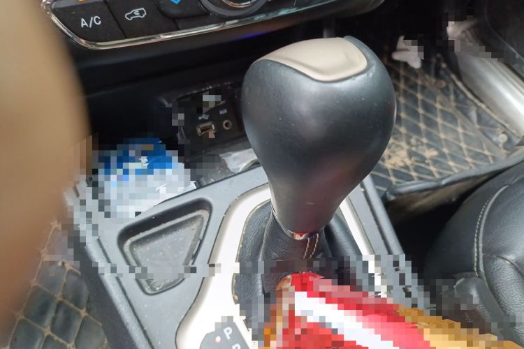 Used Jeep Cherokee 2017 2.4L Leading Edition Gear Lever