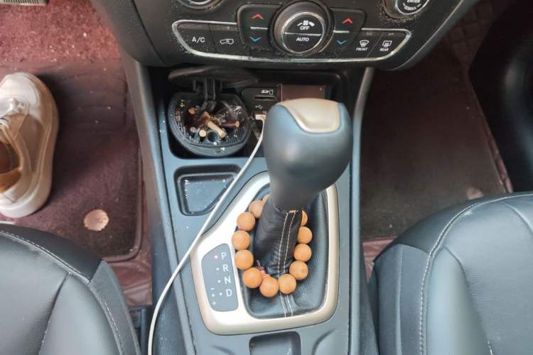 Used Jeep Cherokee 2017 2.0L Superior Edition Gear Lever
