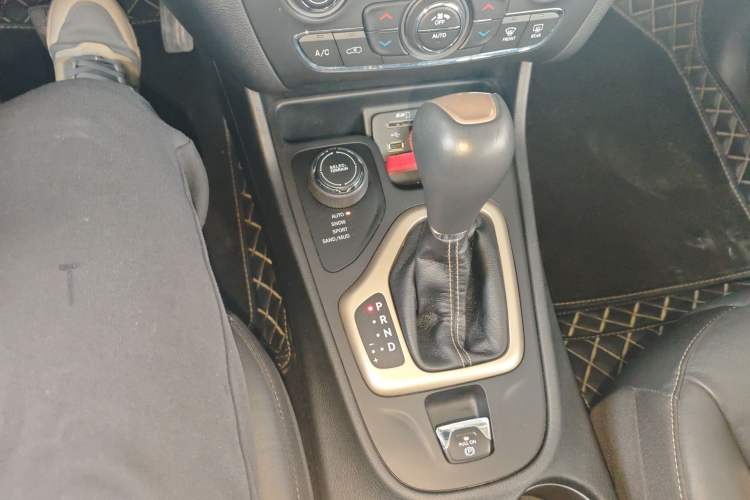 Used Jeep Cherokee 2017 2.4L Professional Smart Edition Gear Lever