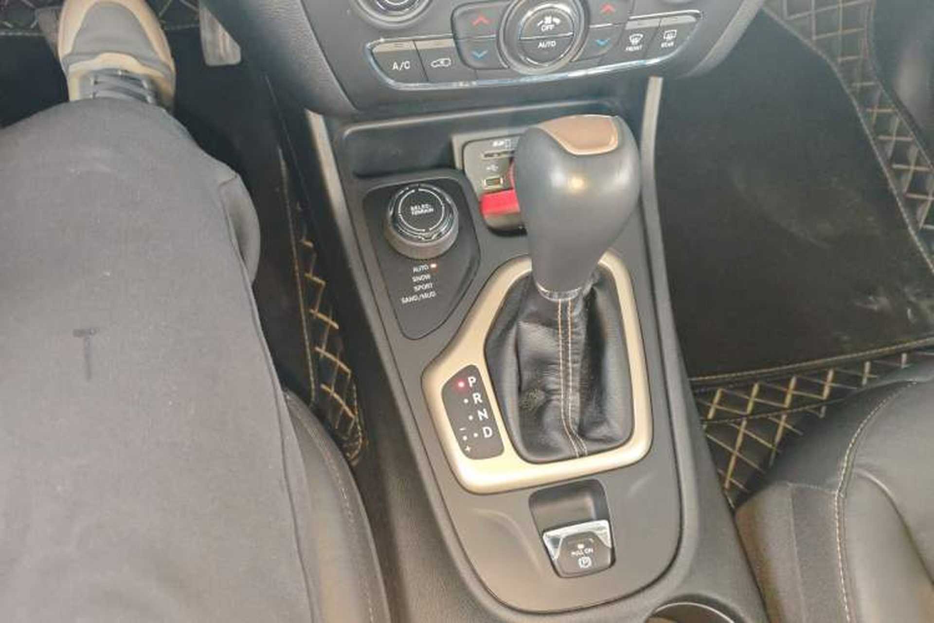 Used Jeep Cherokee 2017 2.4L Professional Smart Edition Gear Lever