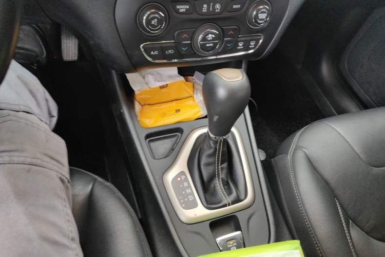 Used Jeep Cherokee 2017 2.0L Superior Edition Gear Lever
