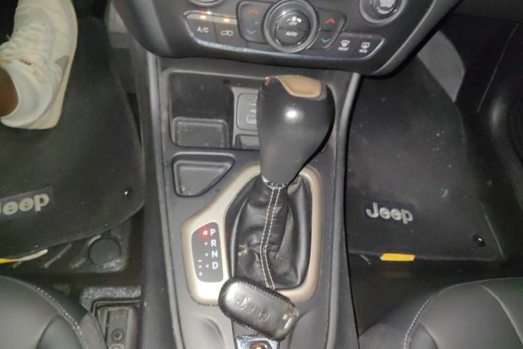 Used Jeep Cherokee 2017 2.0L Superior Edition Gear Lever