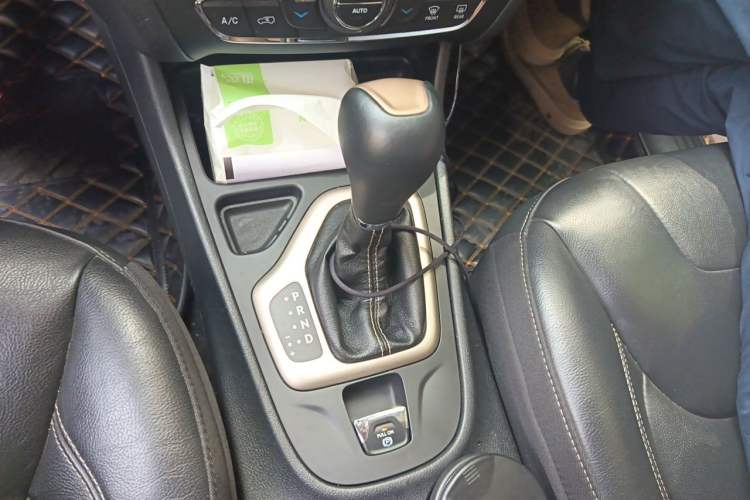 Used Jeep Cherokee 2017 2.4L Leading Smart Edition Gear Lever