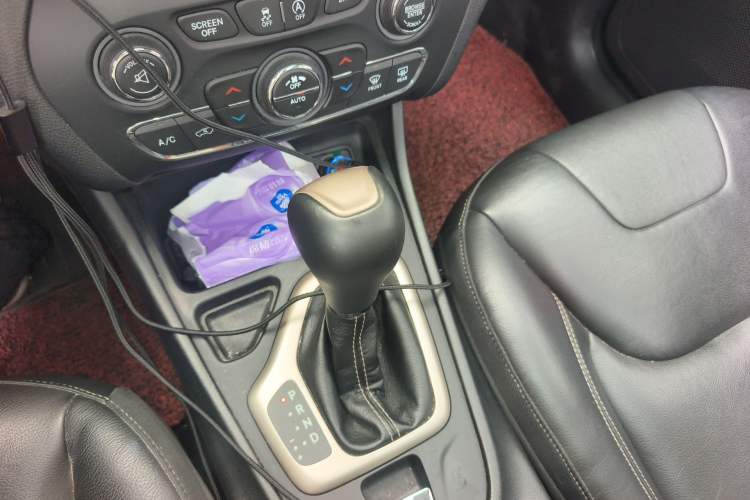 Used Jeep Cherokee 2017 2.4L Leading Edition Gear Lever