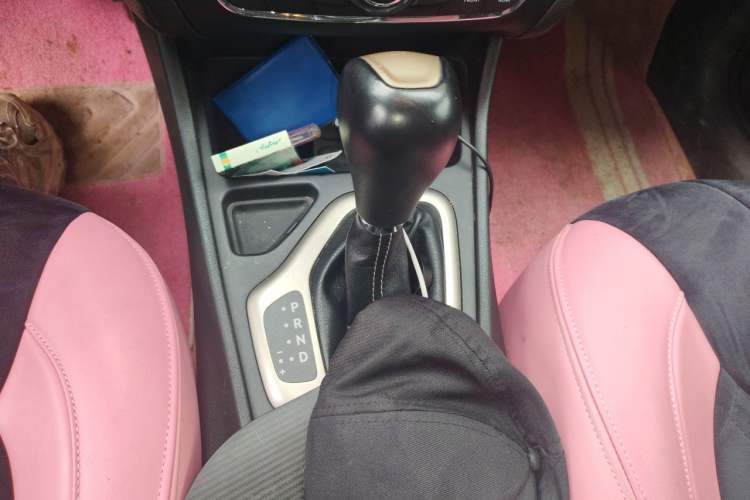 Used Jeep Cherokee 2017 2.0L Superior Edition Gear Lever