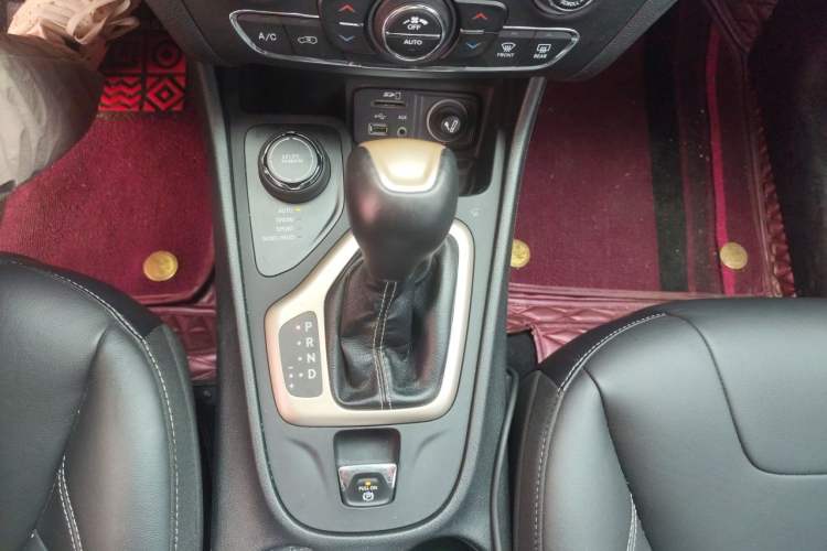 Used Jeep Cherokee 2017 2.4L Professional Smart Edition Gear Lever