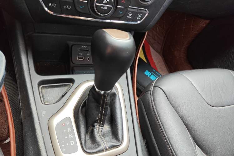Used Jeep Cherokee 2017 2.0L Superior Edition Gear Lever