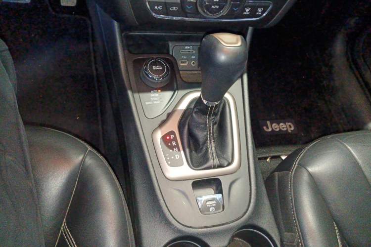 Used Jeep Cherokee 2017 2.4L Excellence Edition Gear Lever