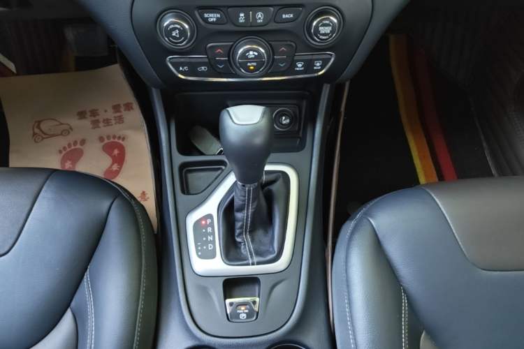 Used Jeep Cherokee 2017 2.4L Leading Edition Gear Lever