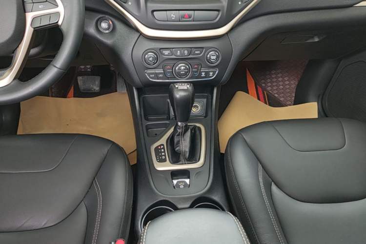 Used Jeep Cherokee 2017 2.0L Superior Edition Gear Lever